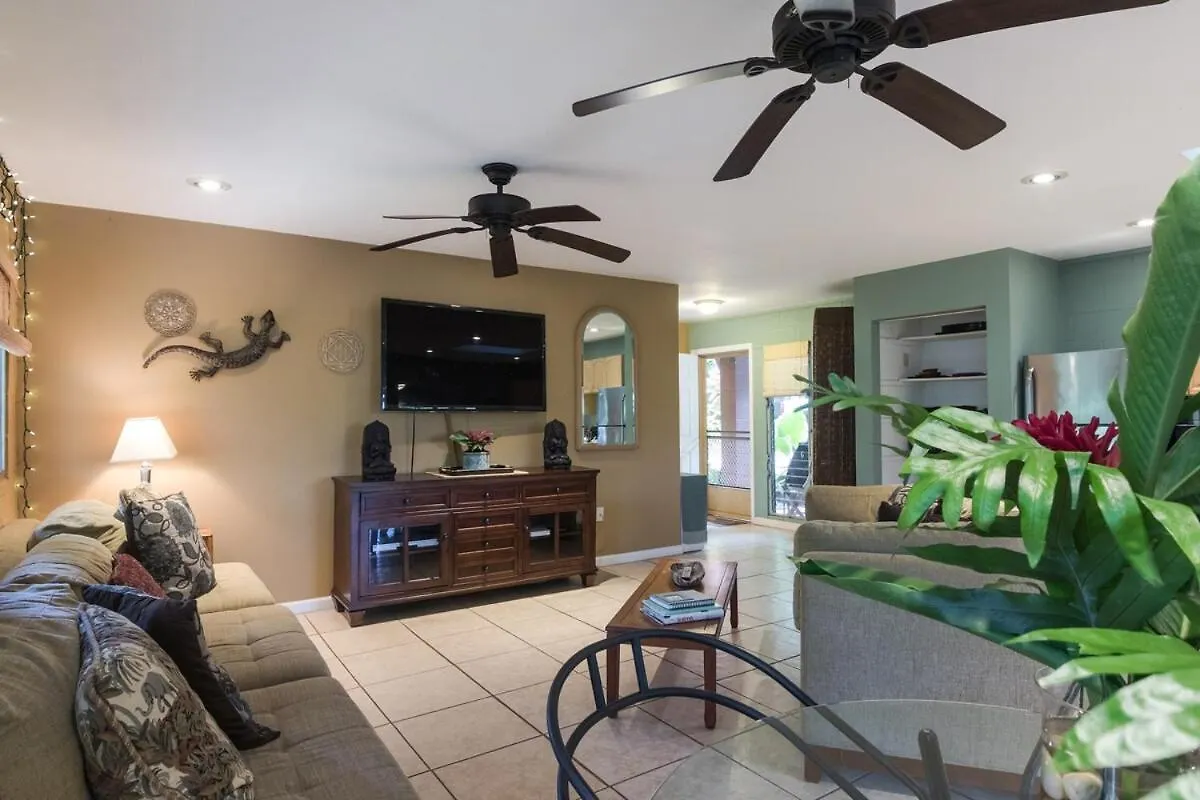 Perfect North Shore Location-World Famous Beach! ハレイワ